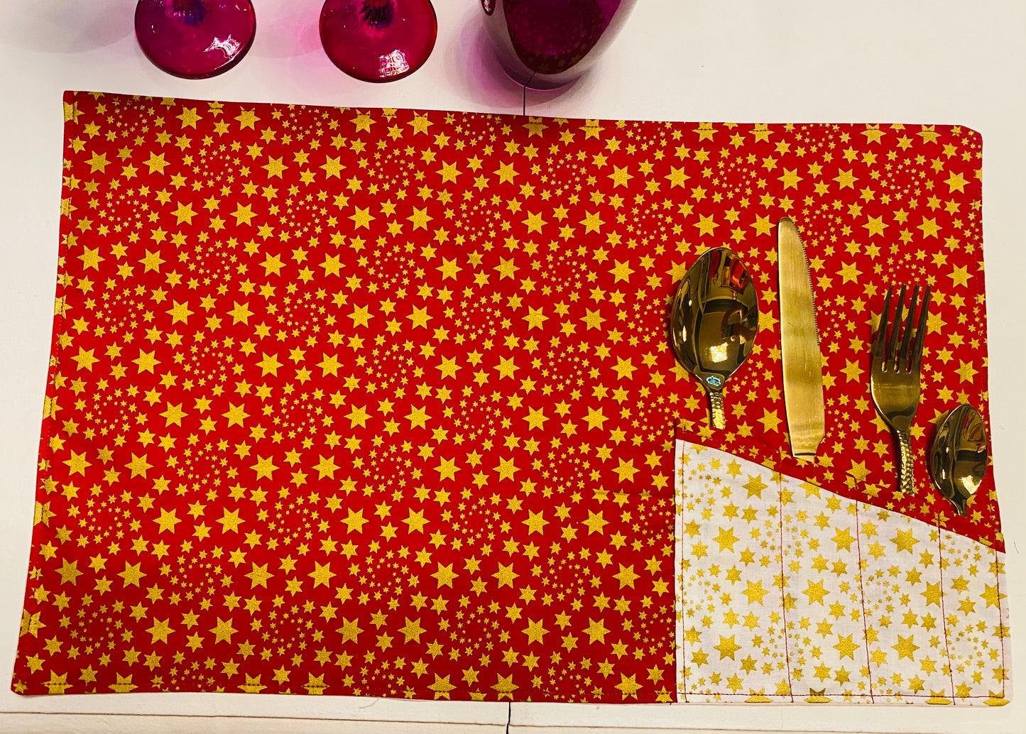 Set de table rouge étoile